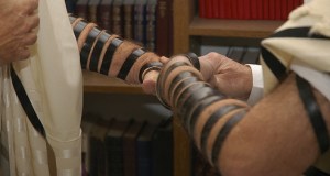 Laying Tefillin