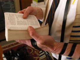 Praying with tefillin