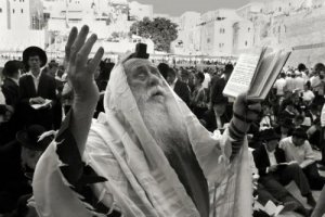 rabbi-praying