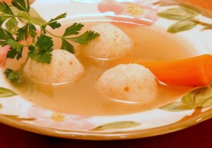 chicken-soup-with-matzah-balls