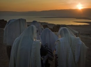 jewish-davening-by-water